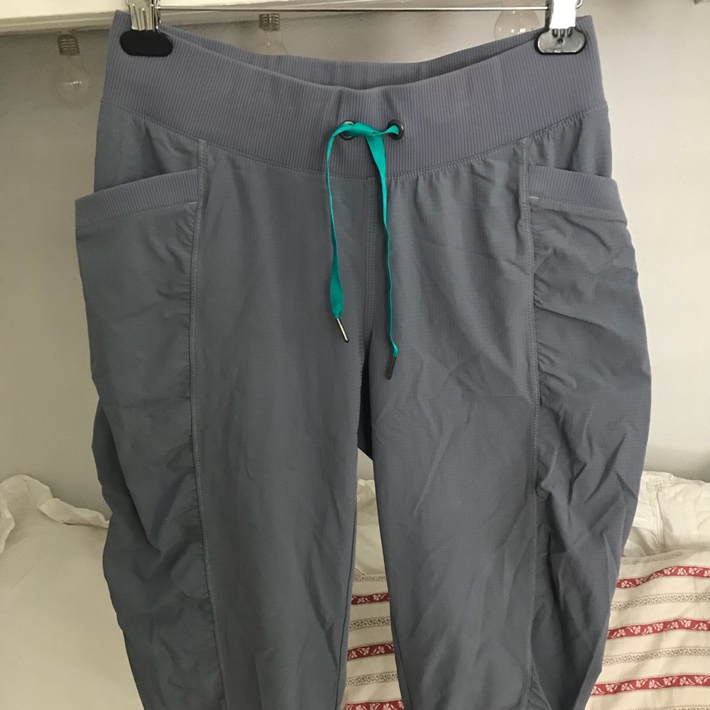 Athleta cropped jogger